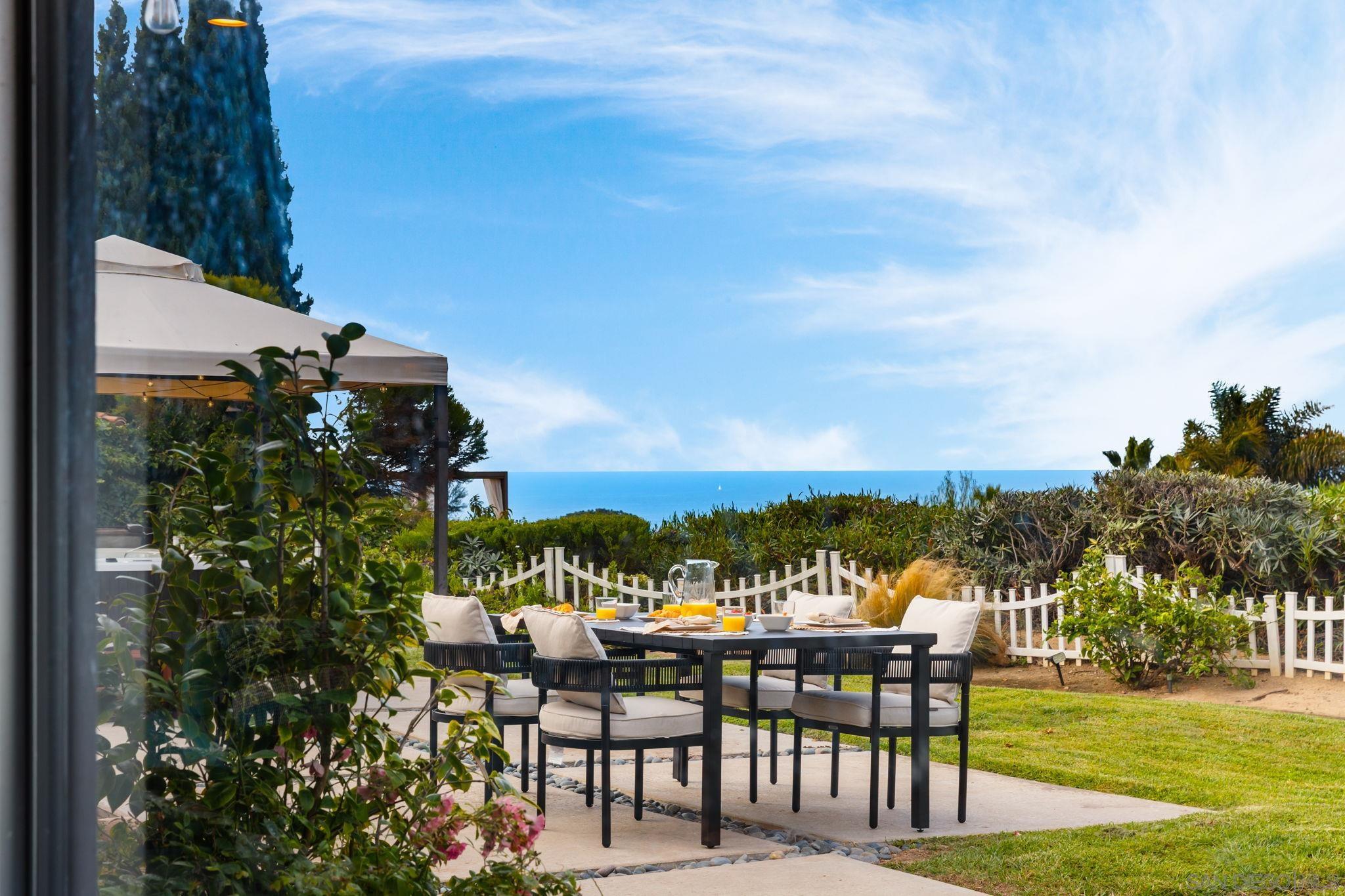 Detail Gallery Image 9 of 69 For 7806  via Capri, La Jolla,  CA 92037 - 4 Beds | 2/1 Baths