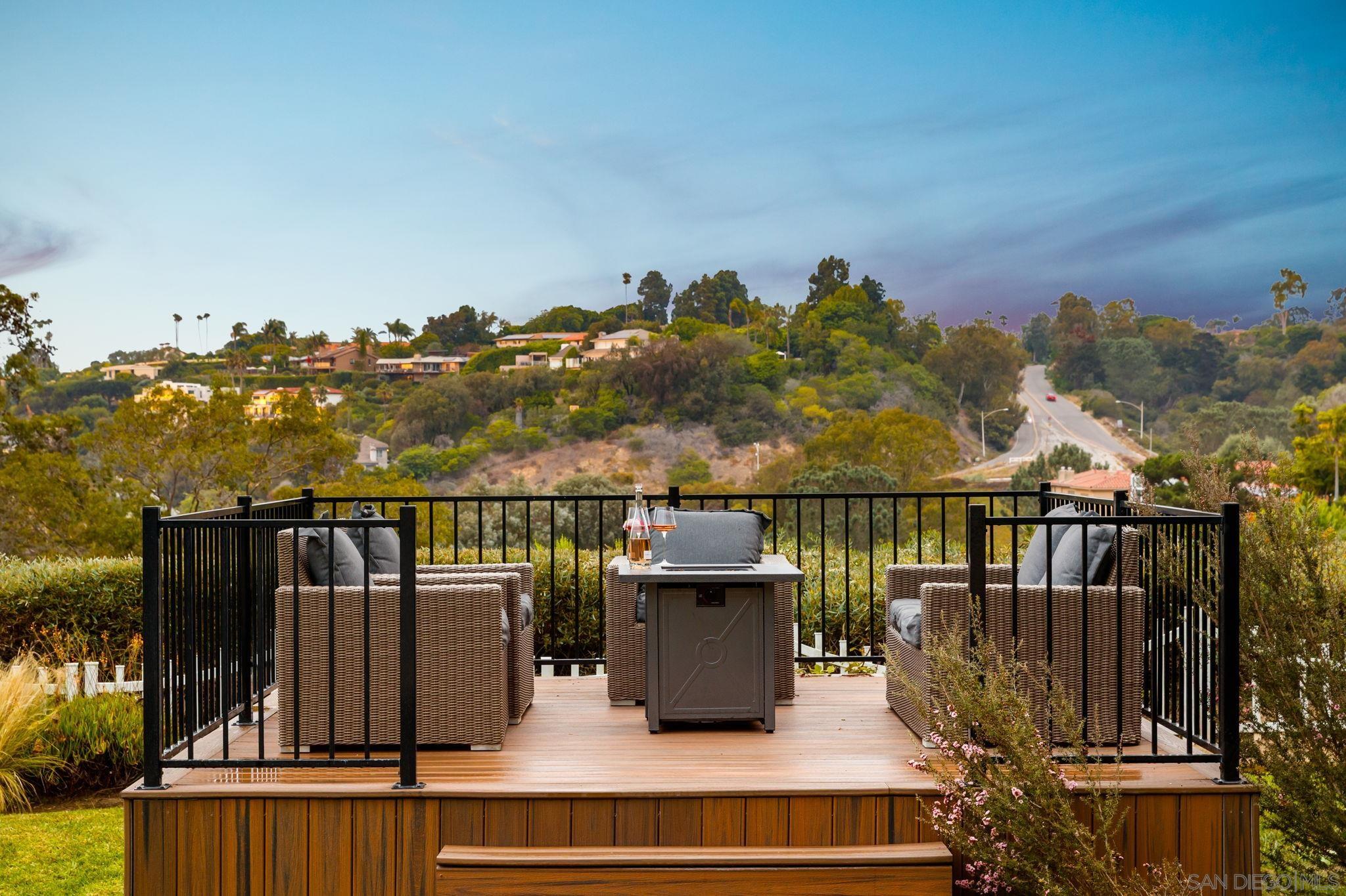 Detail Gallery Image 10 of 69 For 7806  via Capri, La Jolla,  CA 92037 - 4 Beds | 2/1 Baths