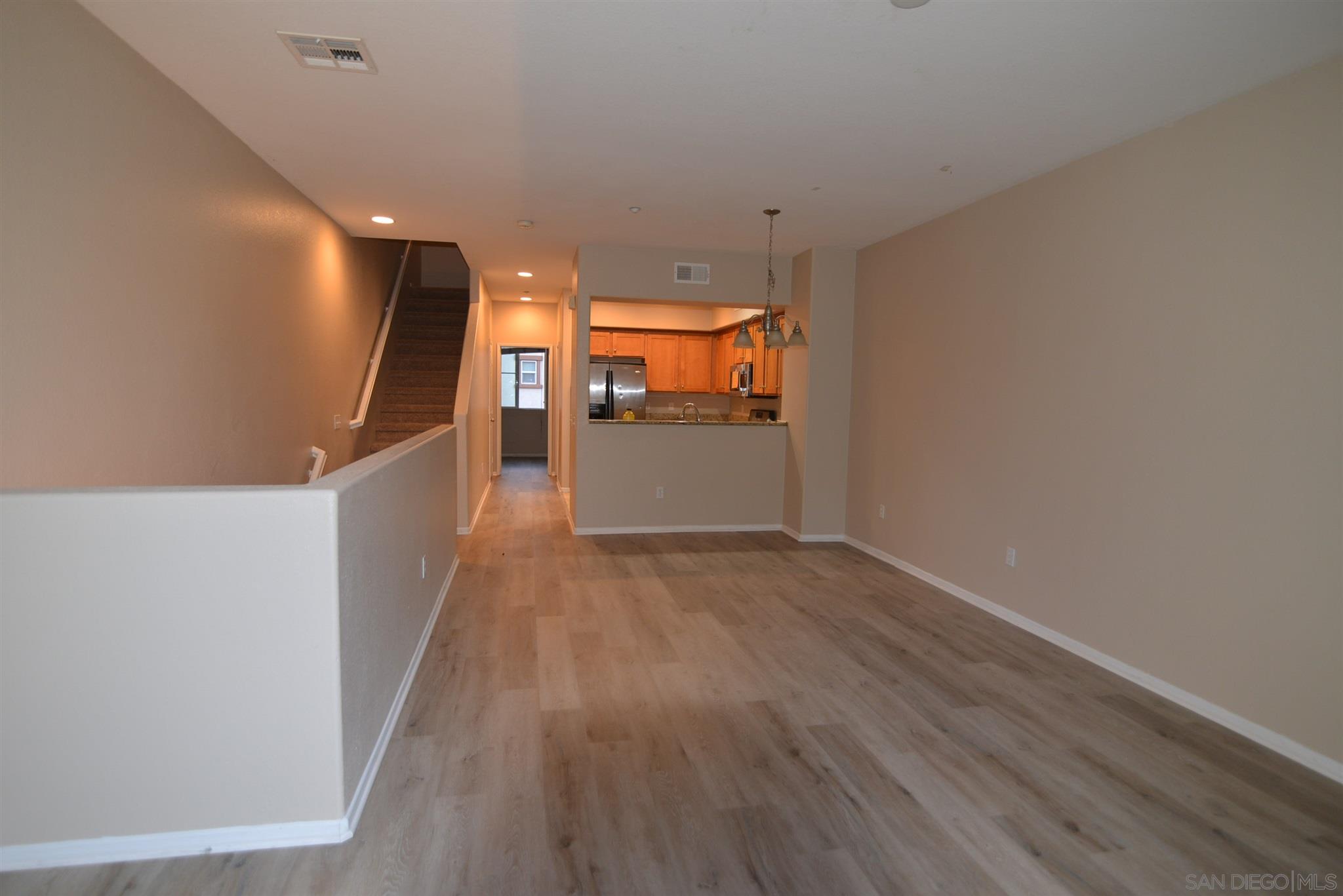 Detail Gallery Image 7 of 20 For 2144  Caminito Elda  92, Chula Vista,  CA 91915 - 4 Beds | 3 Baths