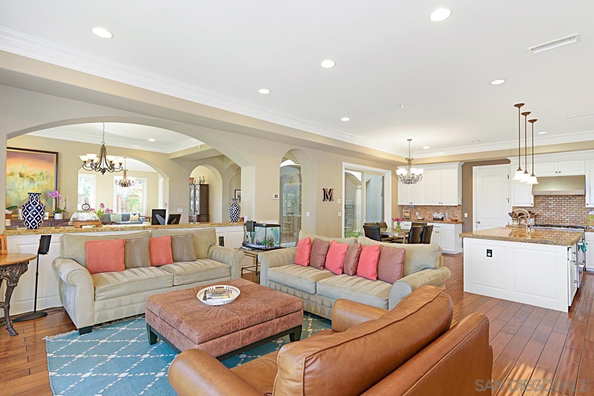 Detail Gallery Image 2 of 10 For 2498  Pinewood Street, Del Mar,  CA 92014 - 5 Beds | 4/1 Baths