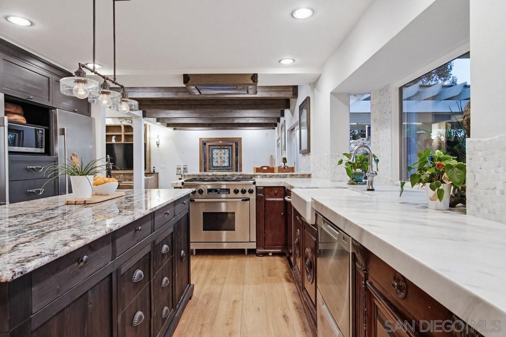 Detail Gallery Image 14 of 57 For 10616  Falcon Rim Pt, San Diego,  CA 92131 - 5 Beds | 2/1 Baths