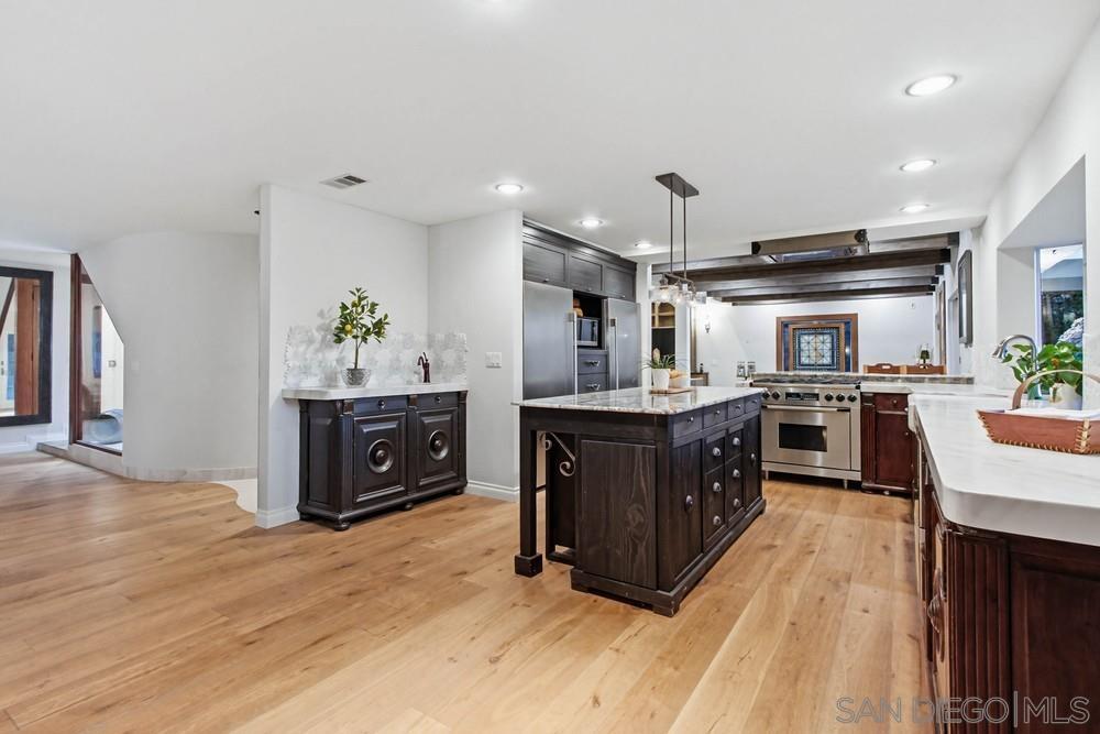 Detail Gallery Image 16 of 57 For 10616  Falcon Rim Pt, San Diego,  CA 92131 - 5 Beds | 2/1 Baths