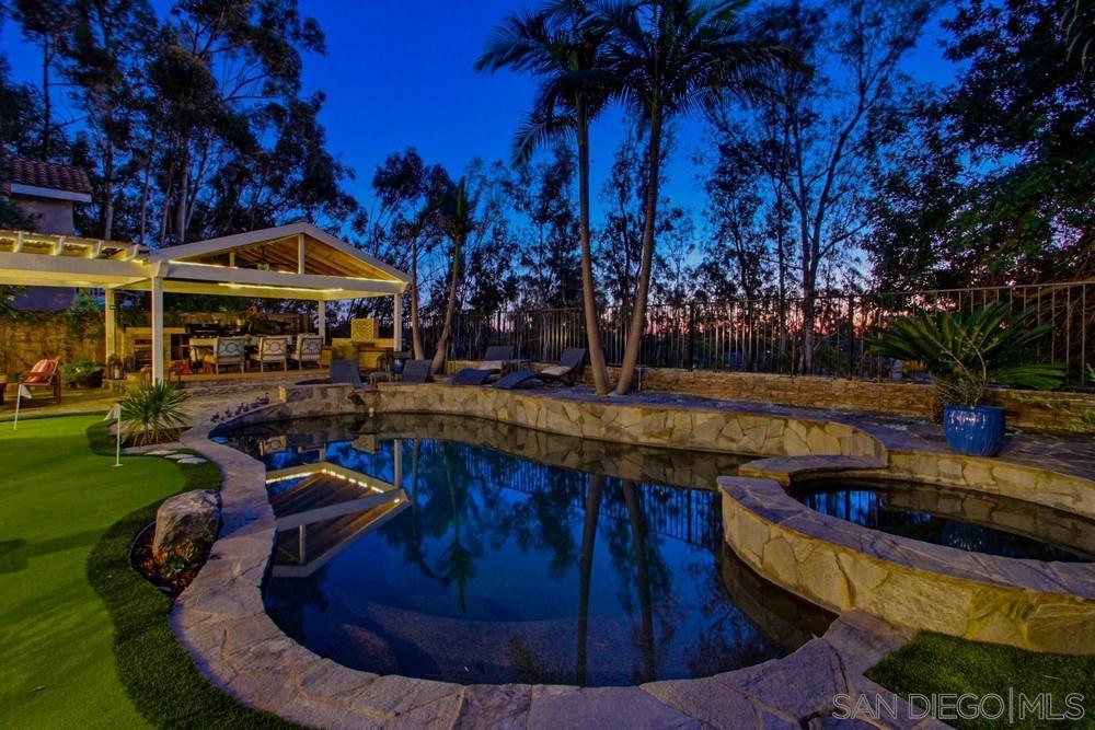 Detail Gallery Image 3 of 57 For 10616  Falcon Rim Pt, San Diego,  CA 92131 - 5 Beds | 2/1 Baths