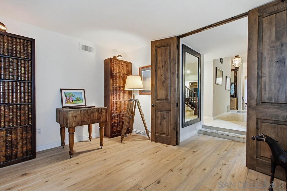 Detail Gallery Image 23 of 57 For 10616  Falcon Rim Pt, San Diego,  CA 92131 - 5 Beds | 2/1 Baths