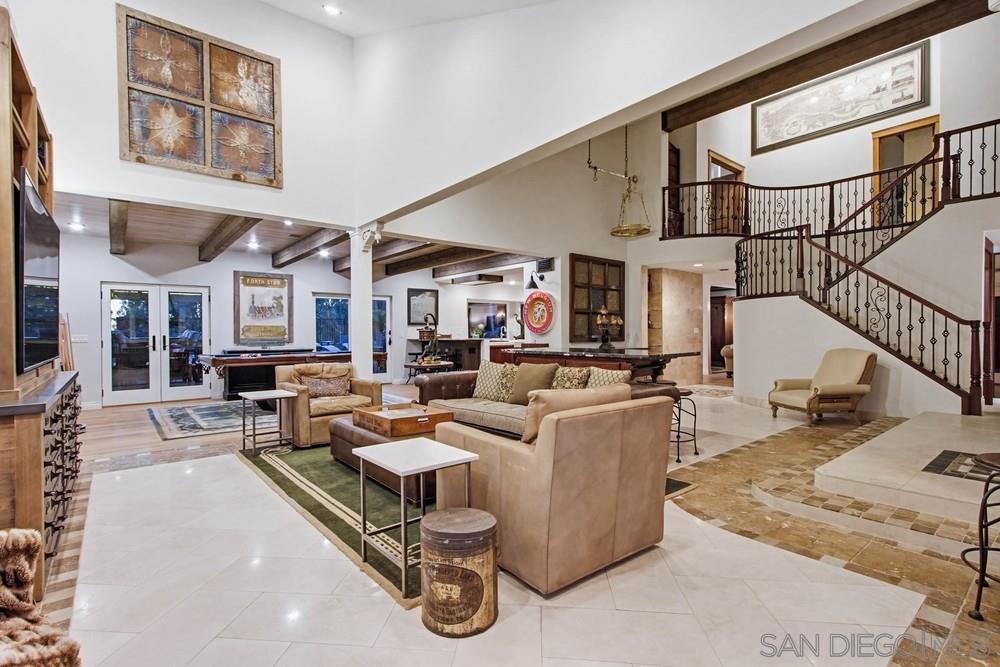 Detail Gallery Image 7 of 57 For 10616  Falcon Rim Pt, San Diego,  CA 92131 - 5 Beds | 2/1 Baths