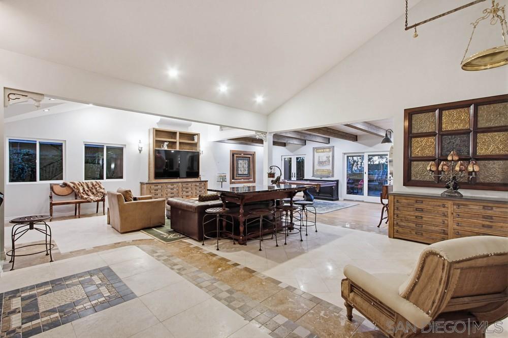 Detail Gallery Image 10 of 57 For 10616  Falcon Rim Pt, San Diego,  CA 92131 - 5 Beds | 2/1 Baths