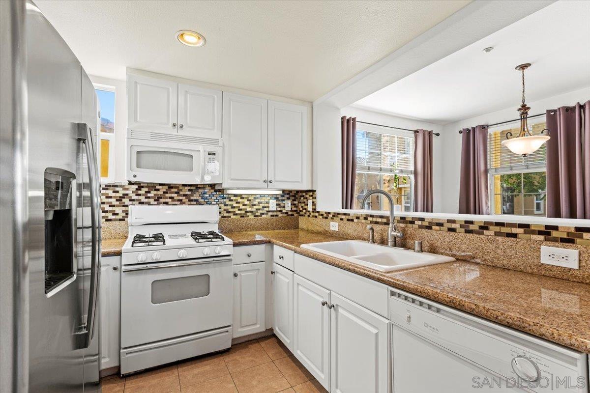 Detail Gallery Image 5 of 34 For 702  Portside Place, San Diego,  CA 92154 - 2 Beds | 2 Baths