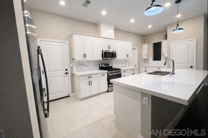 Detail Gallery Image 4 of 4 For 2028  Bluestone Circle, Chula Vista,  CA 91913 - 4 Beds | 2/1 Baths