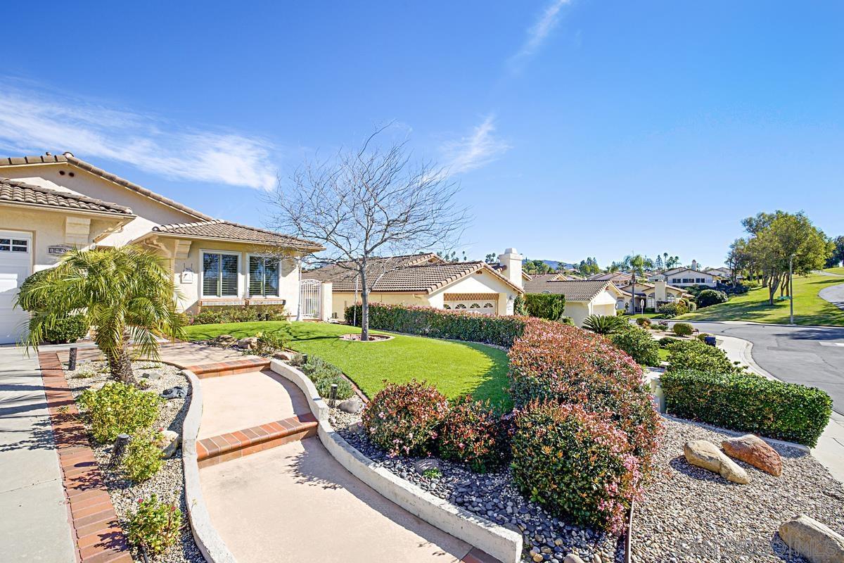 Detail Gallery Image 2 of 30 For 18018  Calle Estepona, San Diego,  CA 92128 - 2 Beds | 2 Baths