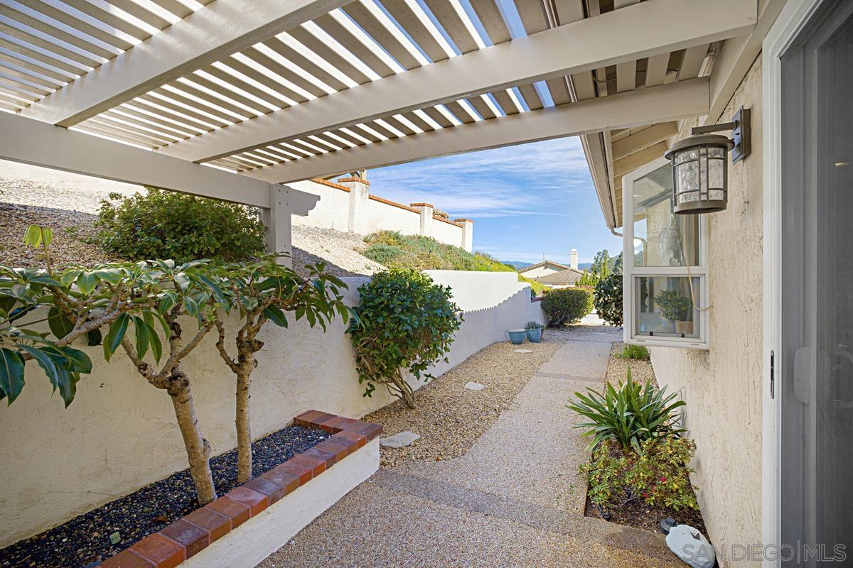 Detail Gallery Image 21 of 30 For 18018  Calle Estepona, San Diego,  CA 92128 - 2 Beds | 2 Baths