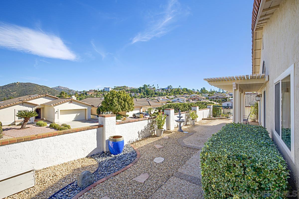 Detail Gallery Image 22 of 30 For 18018  Calle Estepona, San Diego,  CA 92128 - 2 Beds | 2 Baths