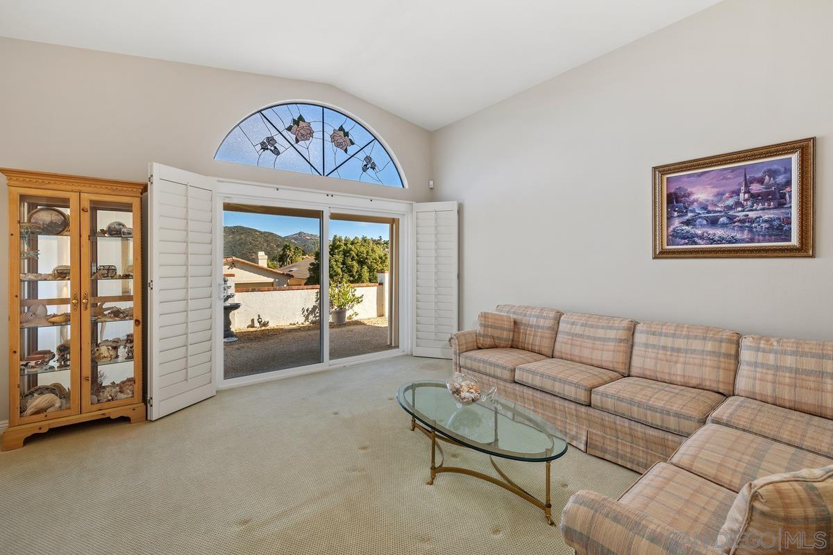Detail Gallery Image 4 of 30 For 18018  Calle Estepona, San Diego,  CA 92128 - 2 Beds | 2 Baths
