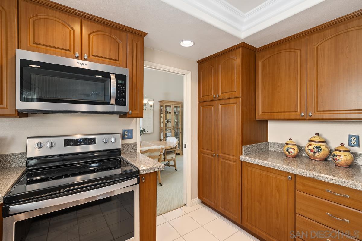 Detail Gallery Image 9 of 30 For 18018  Calle Estepona, San Diego,  CA 92128 - 2 Beds | 2 Baths