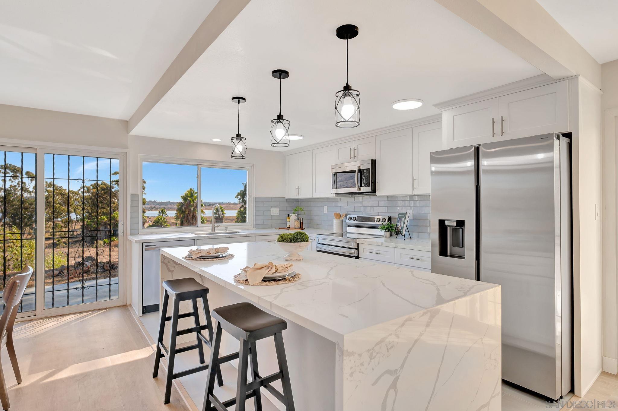 Detail Gallery Image 11 of 47 For 9421  Avenida Acero, Spring Valley,  CA 91977 - 4 Beds | 2 Baths