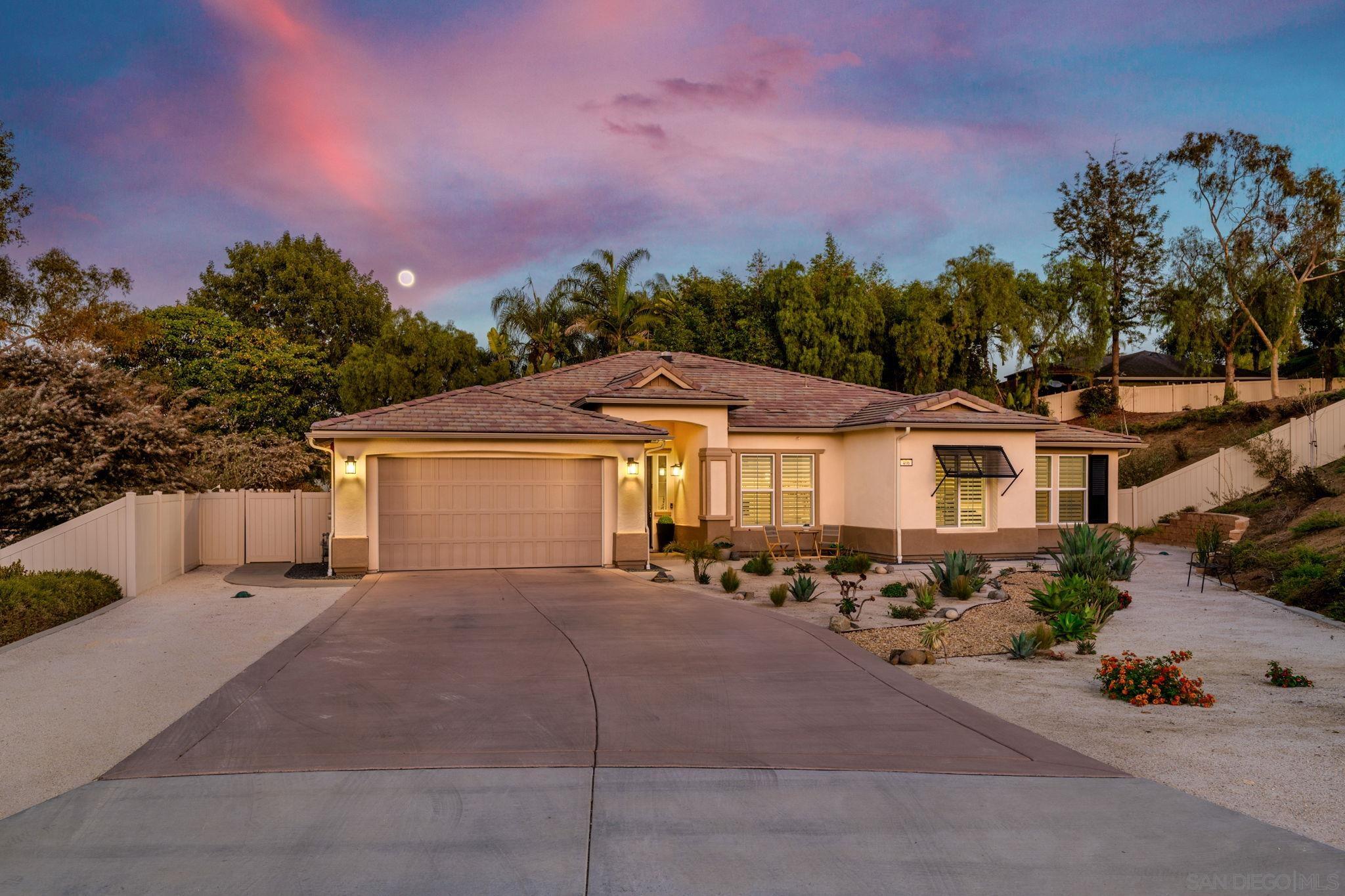 Detail Gallery Image 2 of 75 For 406  Glin Ct, Vista,  CA 92081 - 4 Beds | 3/1 Baths