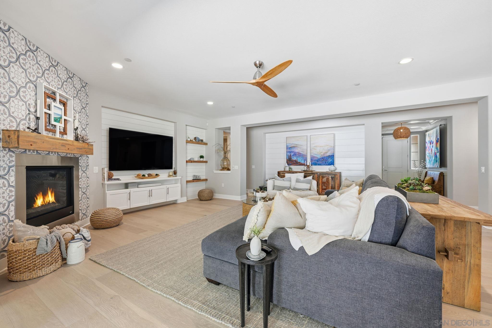 Detail Gallery Image 15 of 75 For 406  Glin Ct, Vista,  CA 92081 - 4 Beds | 3/1 Baths