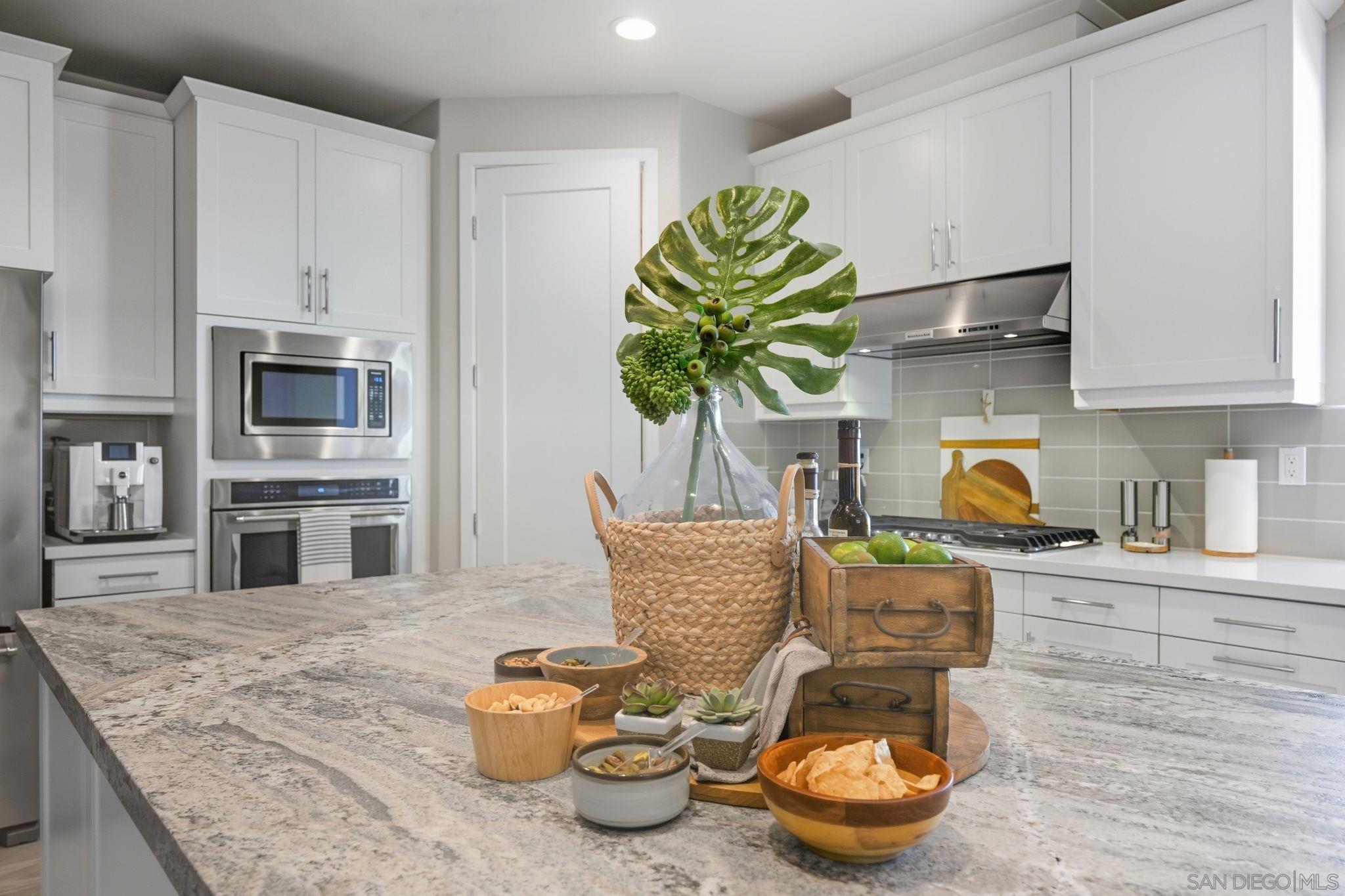 Detail Gallery Image 18 of 75 For 406  Glin Ct, Vista,  CA 92081 - 4 Beds | 3/1 Baths