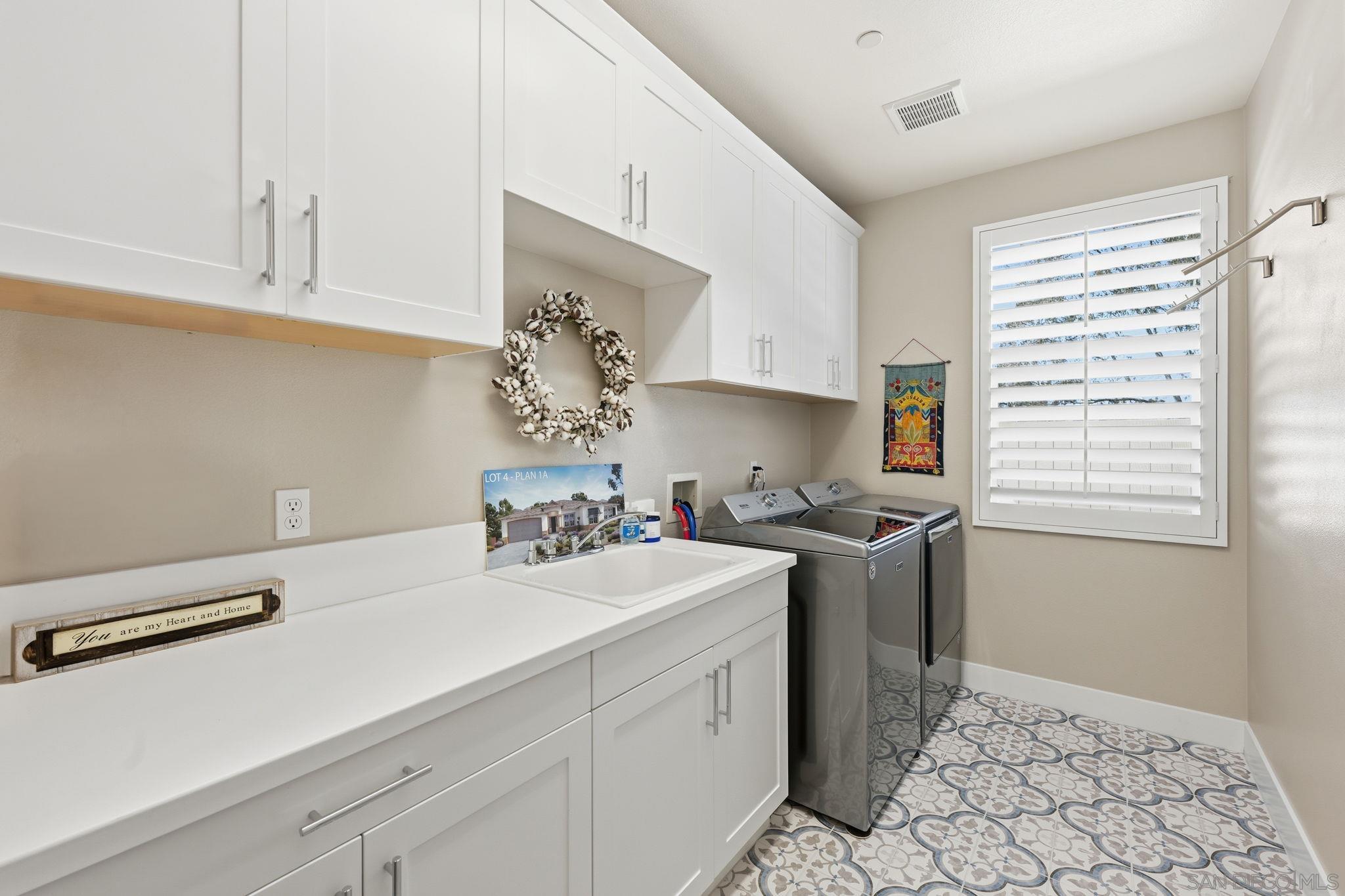 Detail Gallery Image 27 of 75 For 406  Glin Ct, Vista,  CA 92081 - 4 Beds | 3/1 Baths