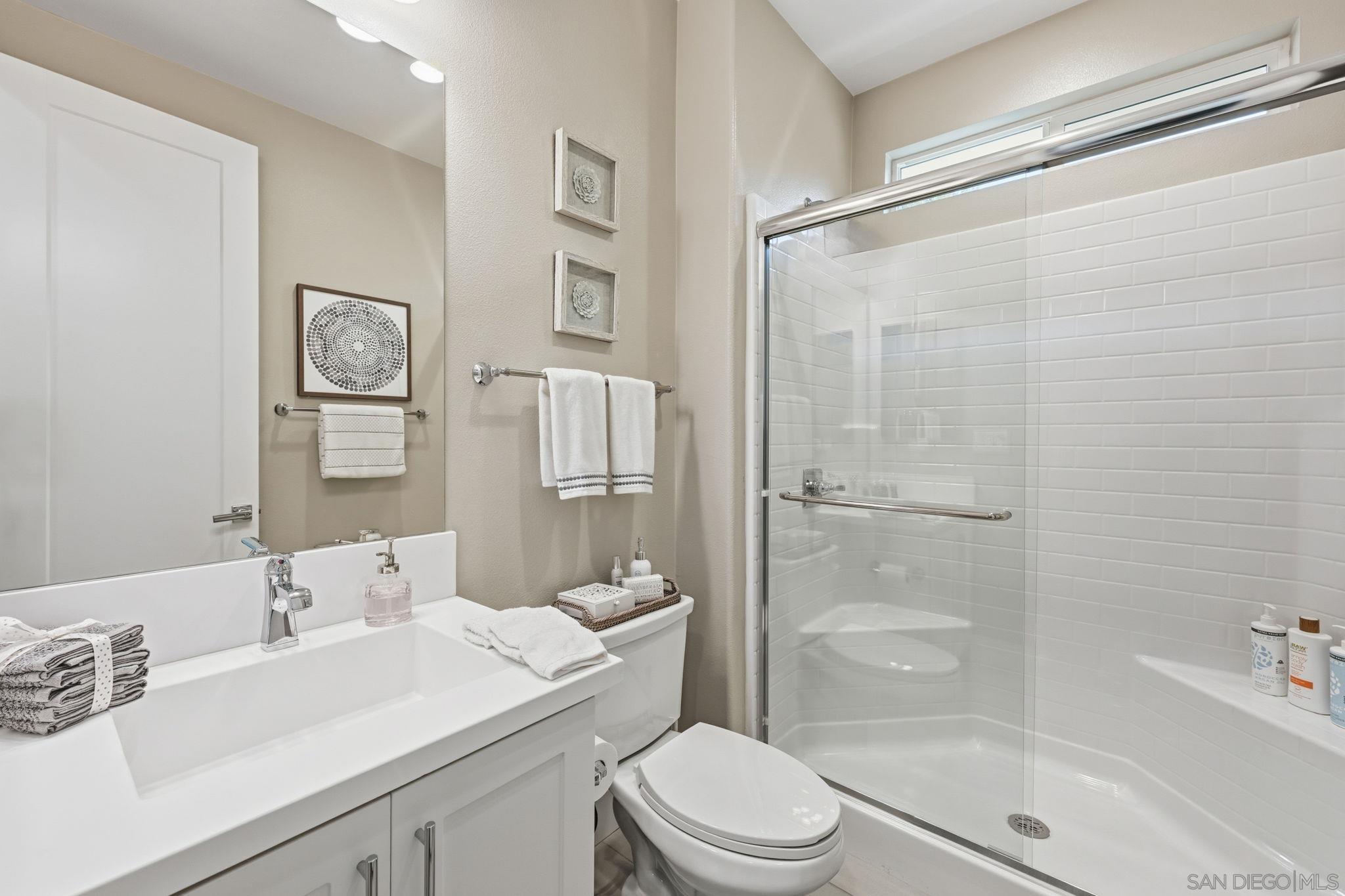 Detail Gallery Image 37 of 75 For 406  Glin Ct, Vista,  CA 92081 - 4 Beds | 3/1 Baths