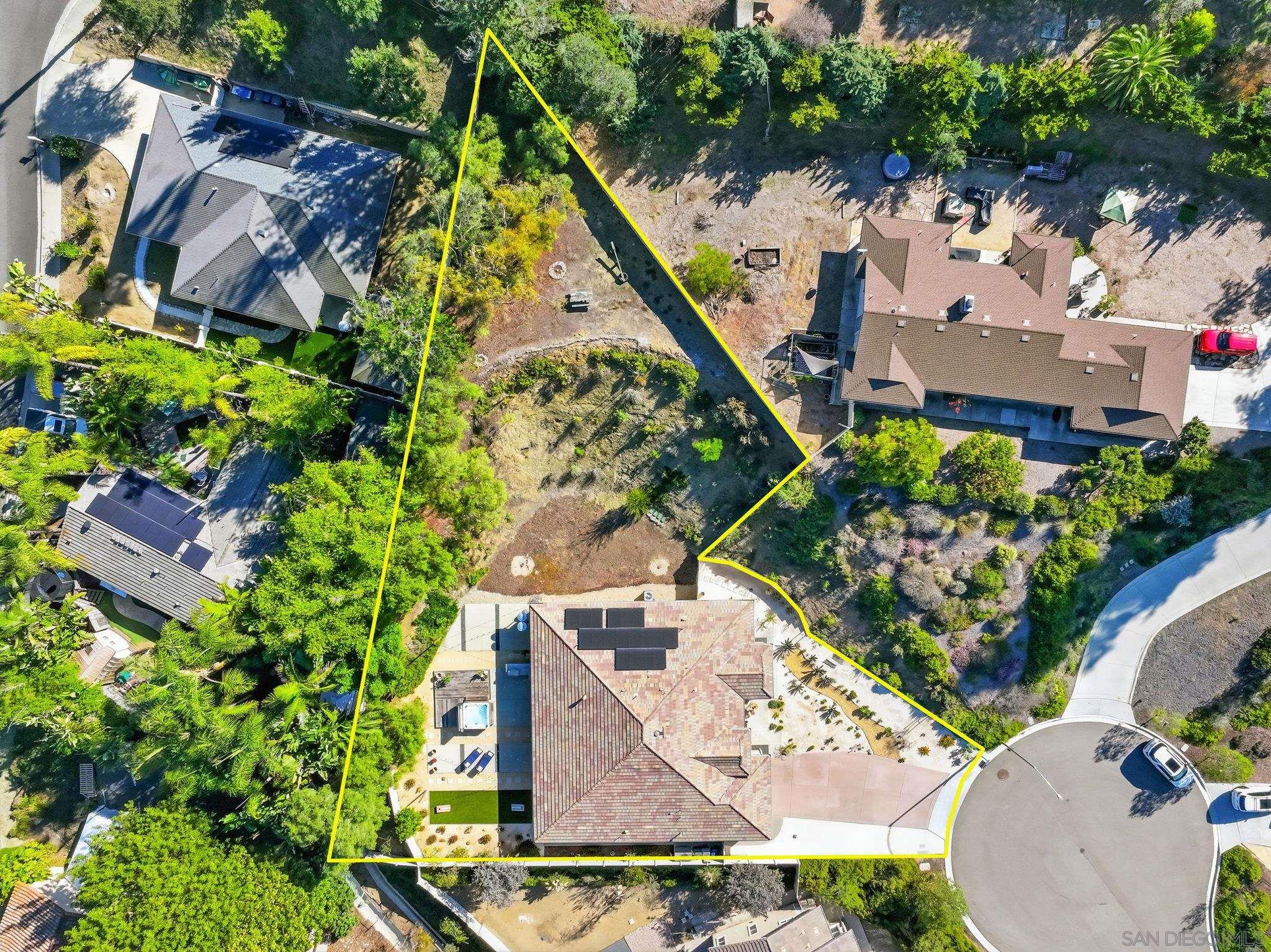 Detail Gallery Image 5 of 75 For 406  Glin Ct, Vista,  CA 92081 - 4 Beds | 3/1 Baths