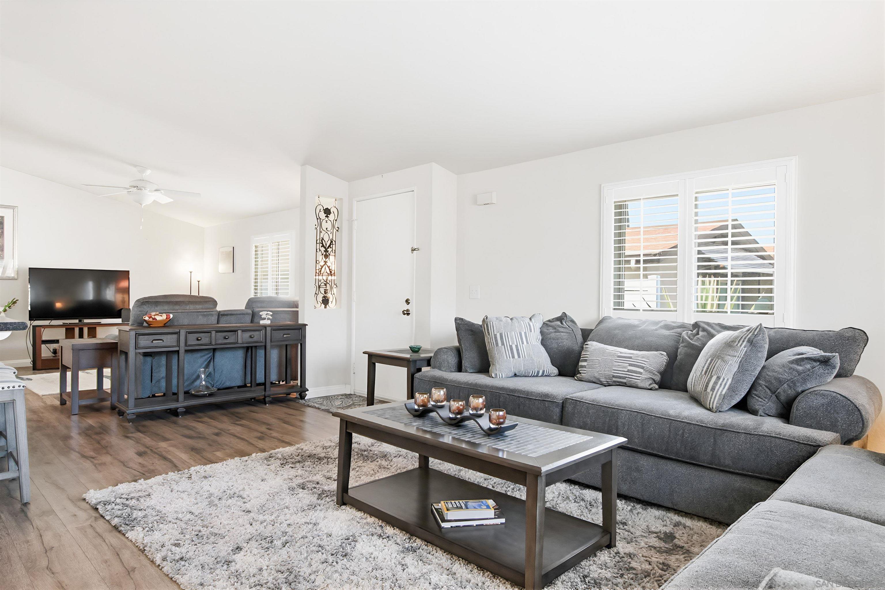 Detail Gallery Image 4 of 46 For 1723  Kiwi Gln, Escondido,  CA 92026 - 2 Beds | 2 Baths