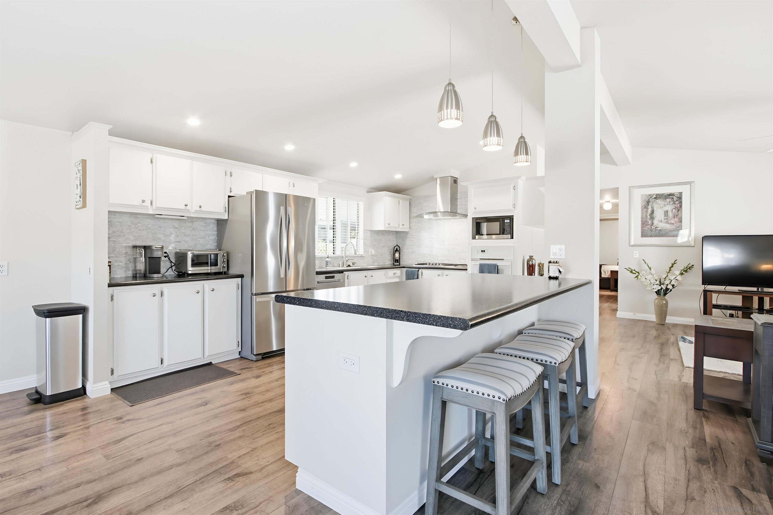 Detail Gallery Image 7 of 46 For 1723  Kiwi Gln, Escondido,  CA 92026 - 2 Beds | 2 Baths