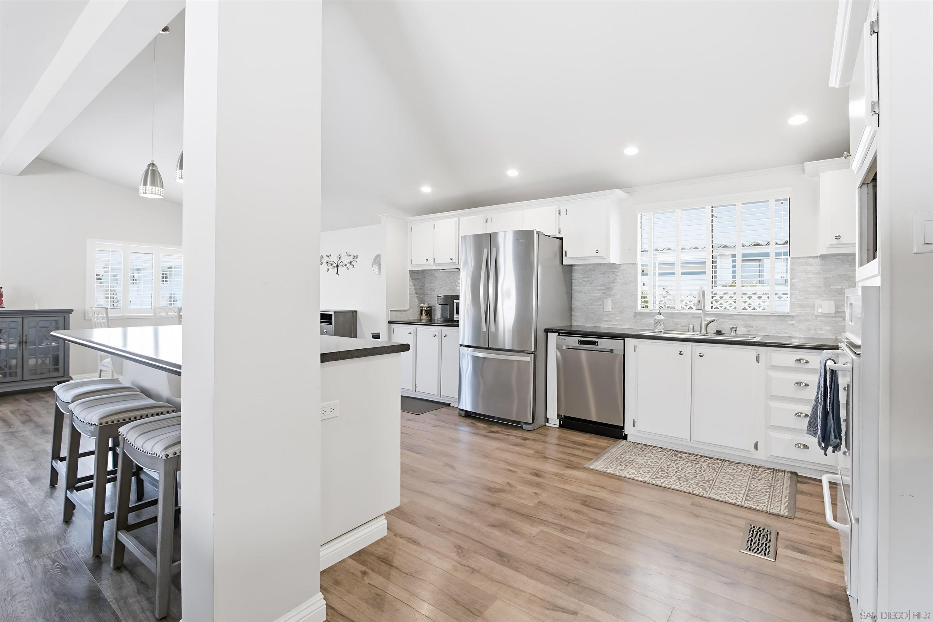 Detail Gallery Image 8 of 46 For 1723  Kiwi Gln, Escondido,  CA 92026 - 2 Beds | 2 Baths