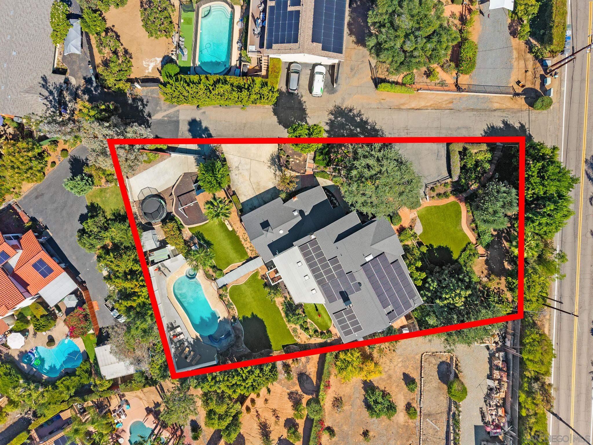 Detail Gallery Image 3 of 75 For 3045  Mary Ln, Escondido,  CA 92025 - 6 Beds | 4/1 Baths