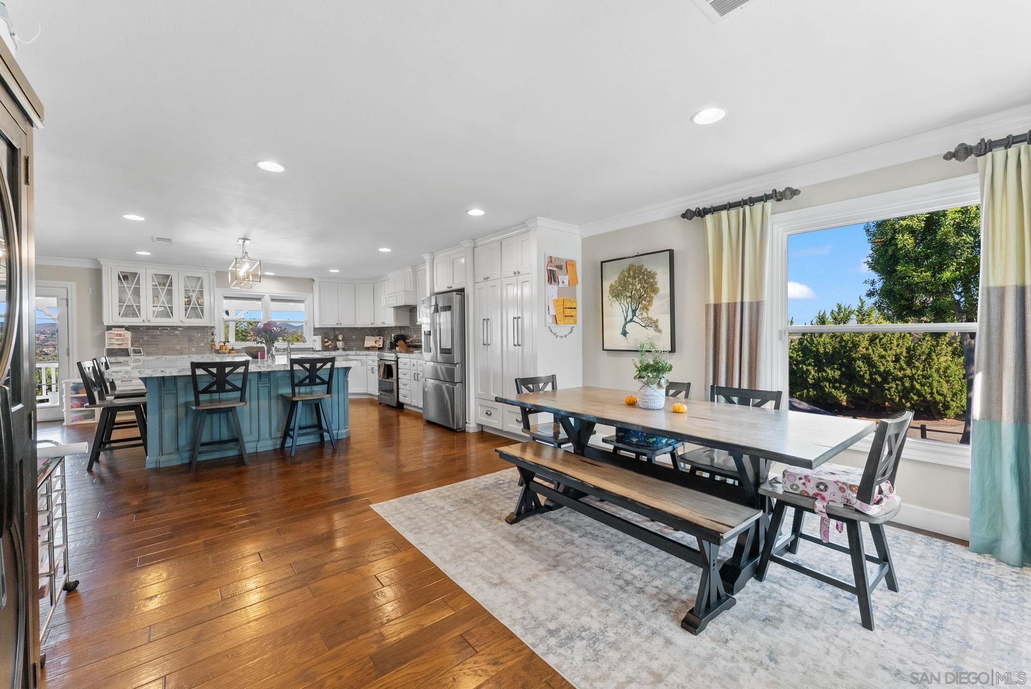 Detail Gallery Image 9 of 75 For 3045  Mary Ln, Escondido,  CA 92025 - 6 Beds | 4/1 Baths