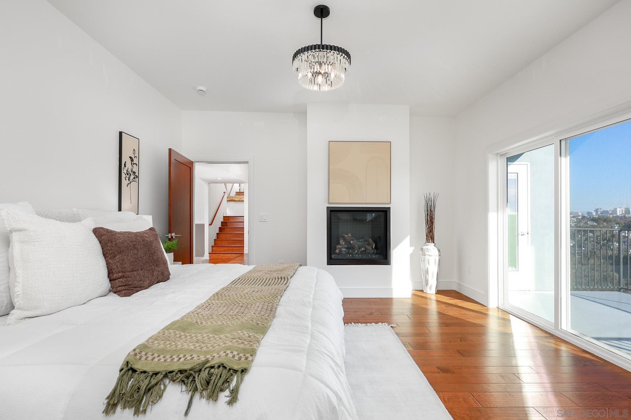 Detail Gallery Image 12 of 54 For 7901  Avenida Kirjah, La Jolla,  CA 92037 - 6 Beds | 6/1 Baths