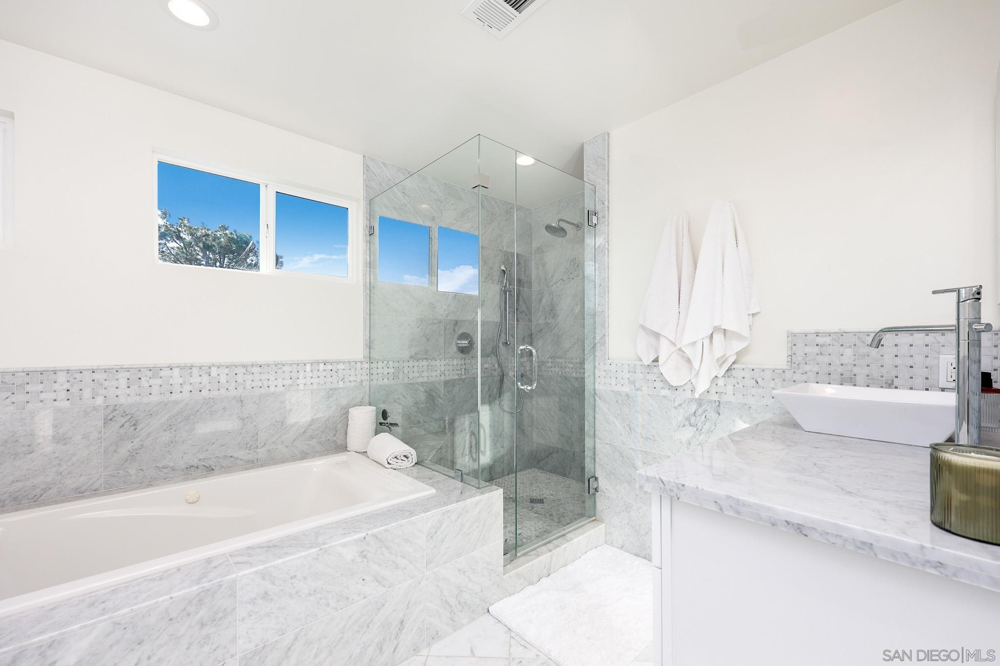 Detail Gallery Image 19 of 54 For 7901  Avenida Kirjah, La Jolla,  CA 92037 - 6 Beds | 6/1 Baths