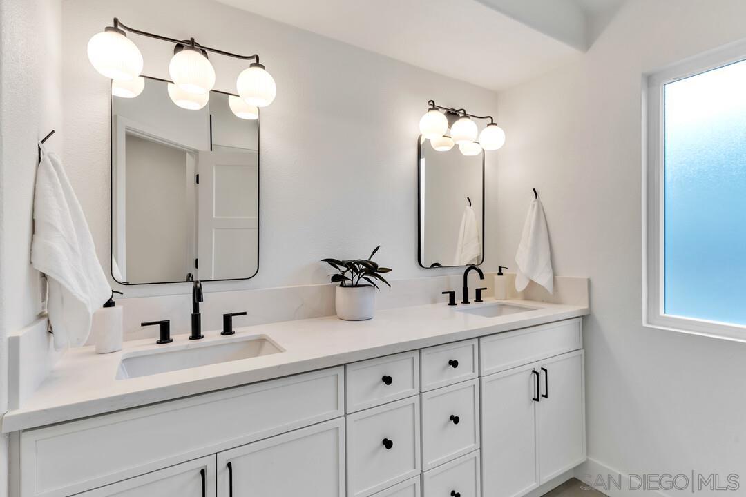 Detail Gallery Image 21 of 40 For 12169  via San Loreno, San Diego,  CA 92128 - 3 Beds | 2/1 Baths