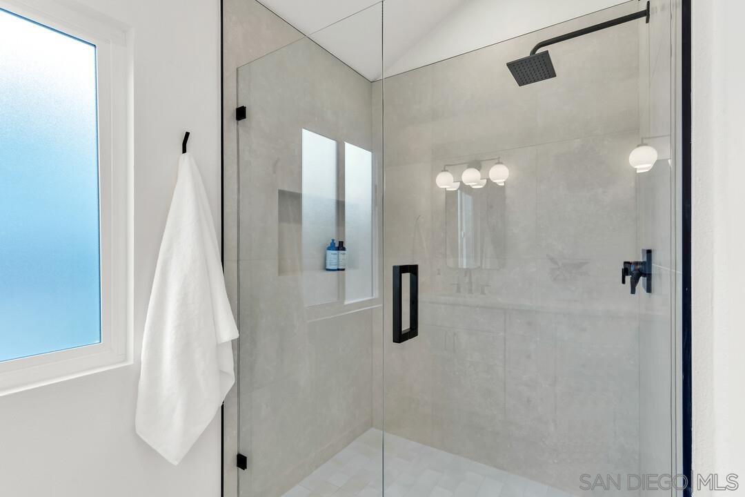 Detail Gallery Image 22 of 40 For 12169  via San Loreno, San Diego,  CA 92128 - 3 Beds | 2/1 Baths