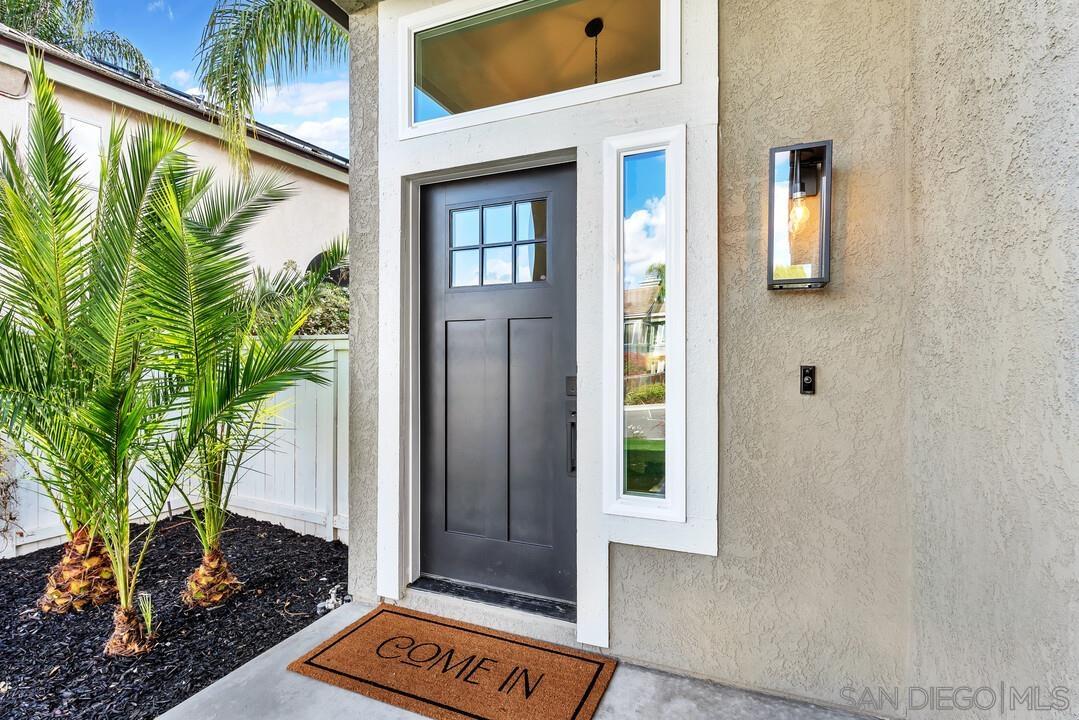 Detail Gallery Image 4 of 40 For 12169  via San Loreno, San Diego,  CA 92128 - 3 Beds | 2/1 Baths