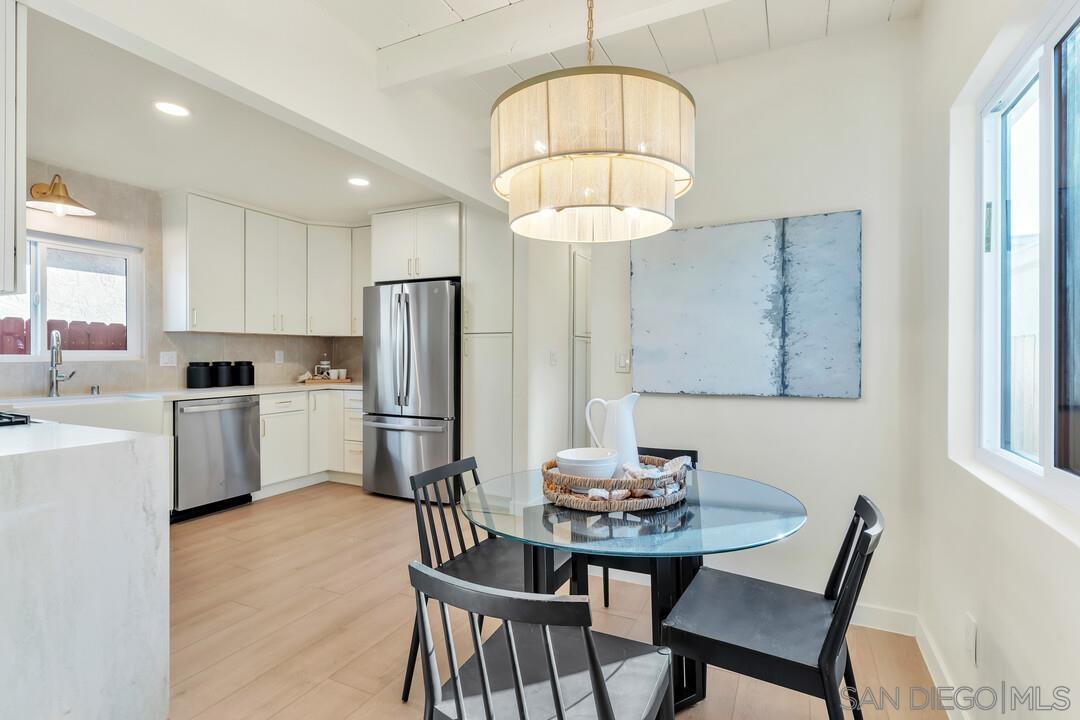 Detail Gallery Image 11 of 42 For 2275  Emerald St, San Diego,  CA 92109 - 2 Beds | 2 Baths