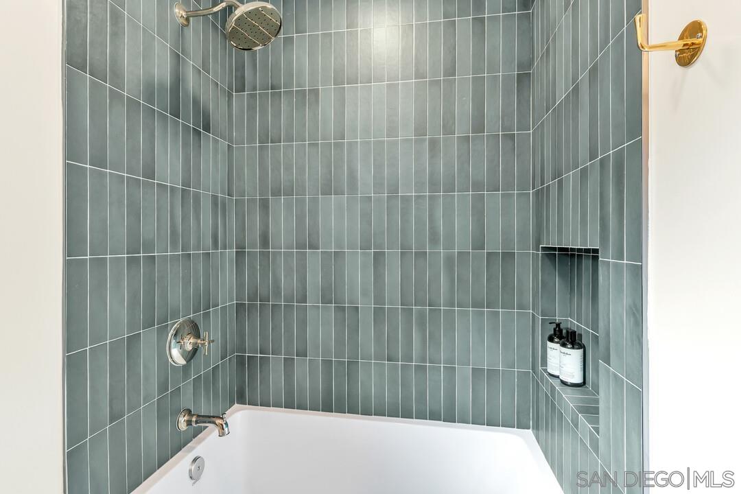 Detail Gallery Image 18 of 42 For 2275  Emerald St, San Diego,  CA 92109 - 2 Beds | 2 Baths