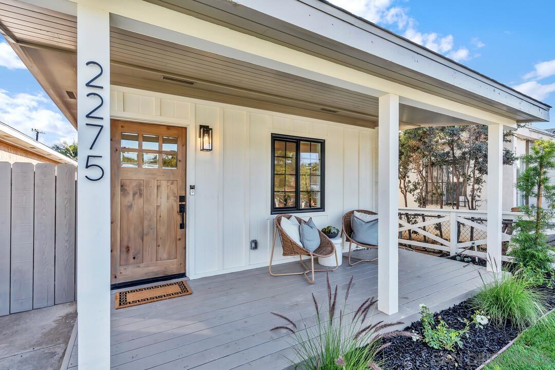 Detail Gallery Image 5 of 42 For 2275  Emerald St, San Diego,  CA 92109 - 2 Beds | 2 Baths