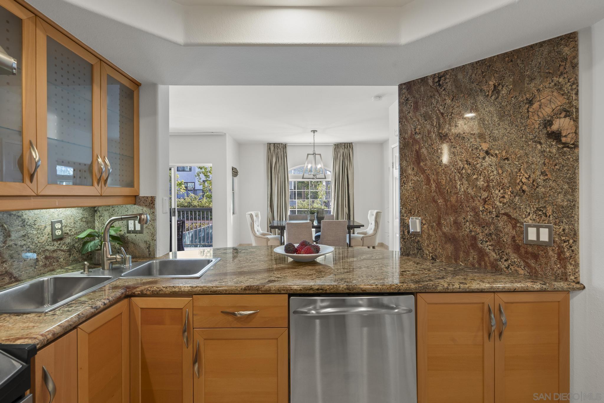 Detail Gallery Image 14 of 45 For 8635  via Mallorca  #D,  La Jolla,  CA 92037 - 2 Beds | 2 Baths
