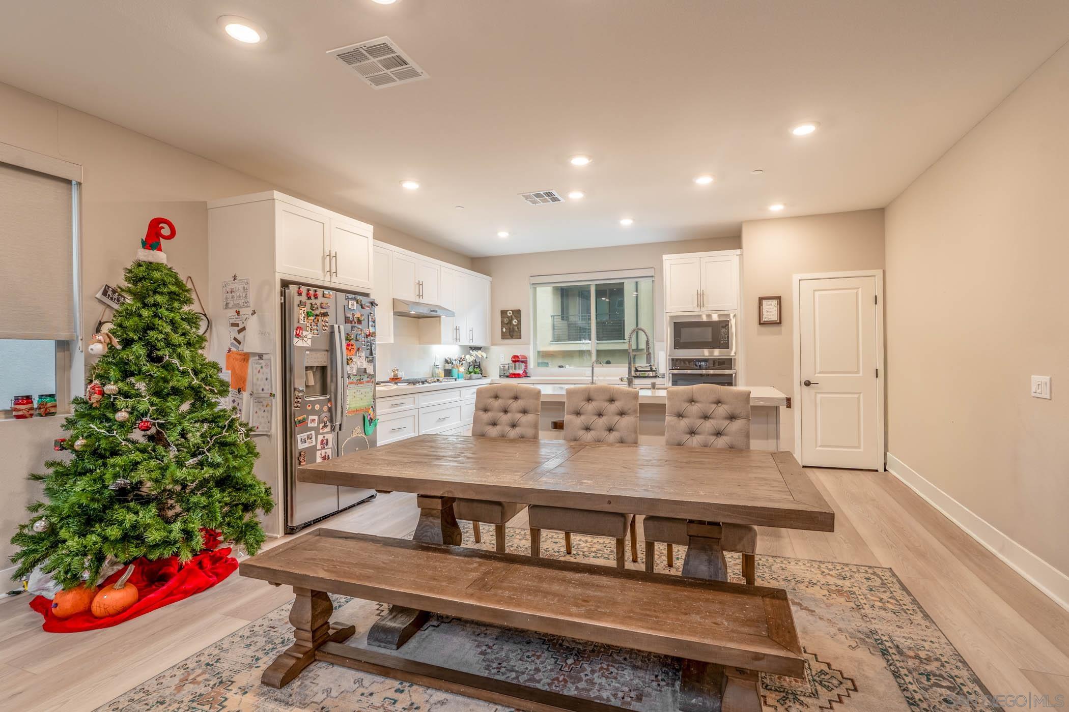 Detail Gallery Image 15 of 32 For 15581  Manley Way, San Diego,  CA 92127 - 4 Beds | 4 Baths