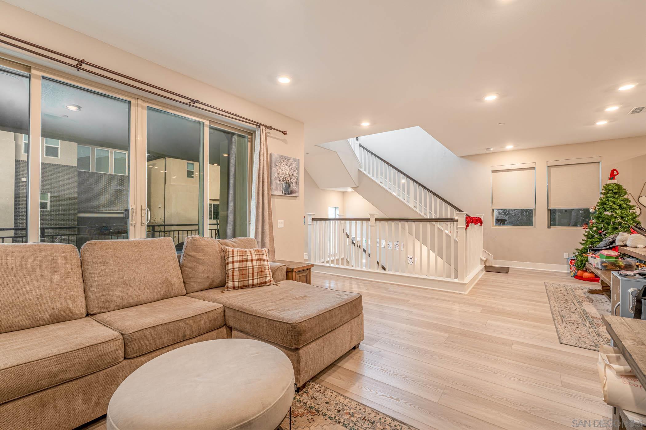 Detail Gallery Image 10 of 32 For 15581  Manley Way, San Diego,  CA 92127 - 4 Beds | 4 Baths