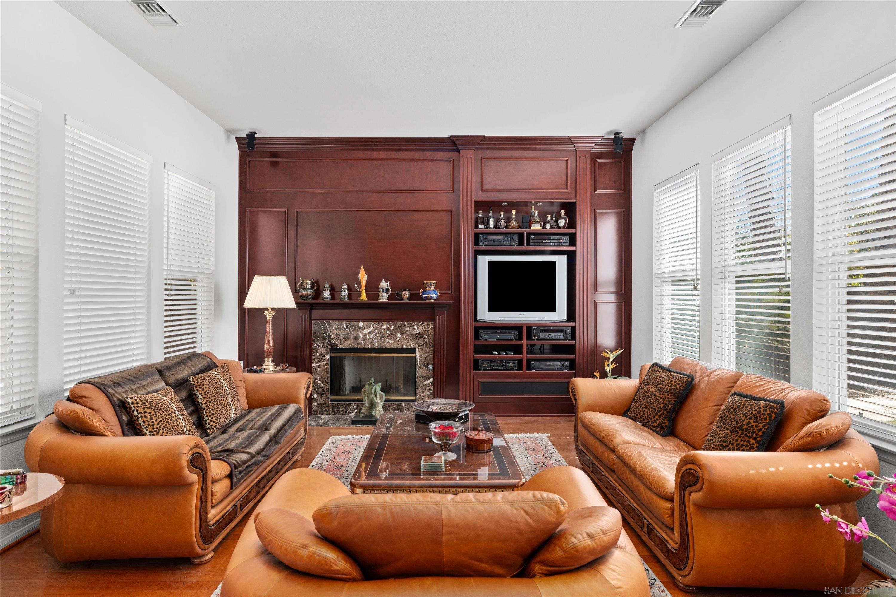 Detail Gallery Image 8 of 48 For 3971  via Cangrejo, San Diego,  CA 92130 - 4 Beds | 3 Baths