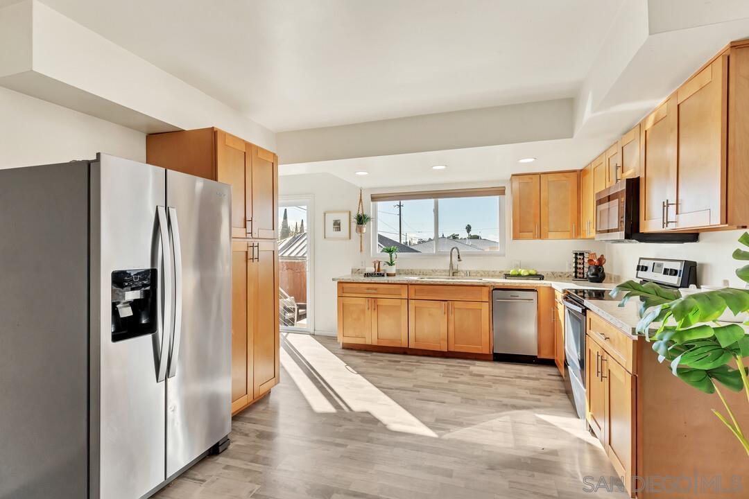 Detail Gallery Image 10 of 35 For 1198  Tobias Dr, Chula Vista,  CA 91911 - 4 Beds | 3 Baths