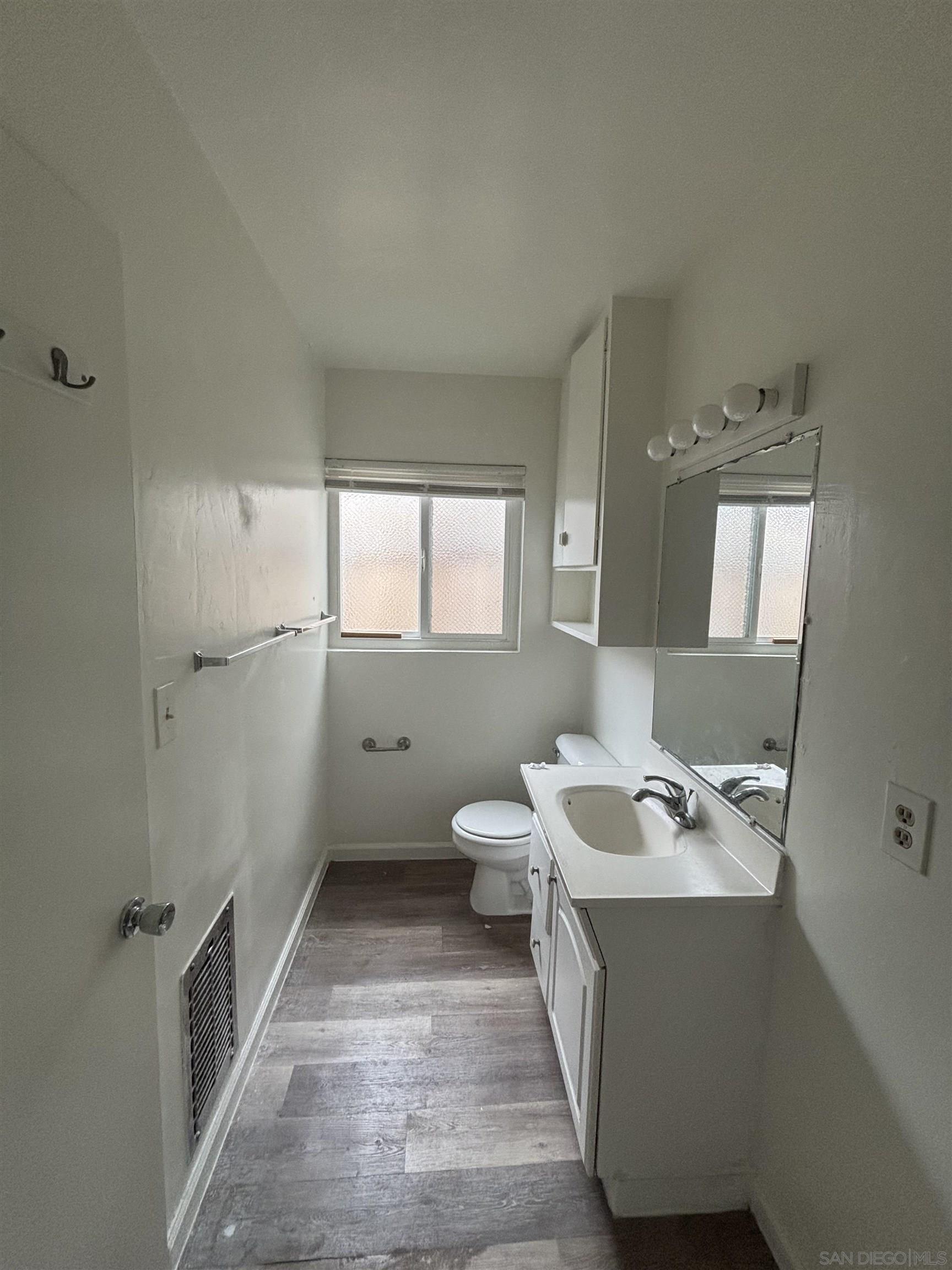 Detail Gallery Image 10 of 11 For 7441-43  La Jolla Blvd, La Jolla,  CA 92037 - – Beds | – Baths