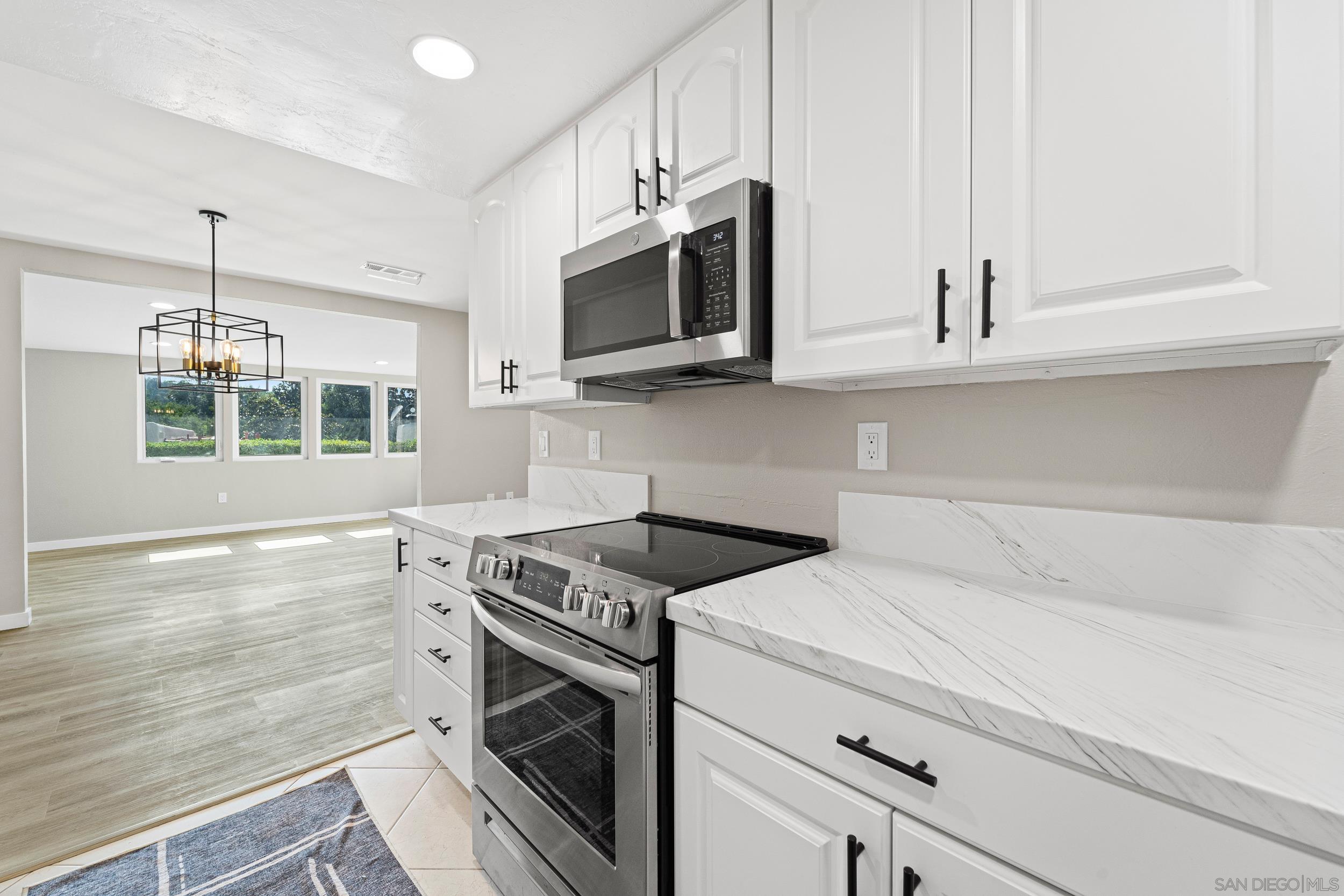 Detail Gallery Image 14 of 35 For 12424  Rios Road, San Diego,  CA 92128 - 2 Beds | 2 Baths