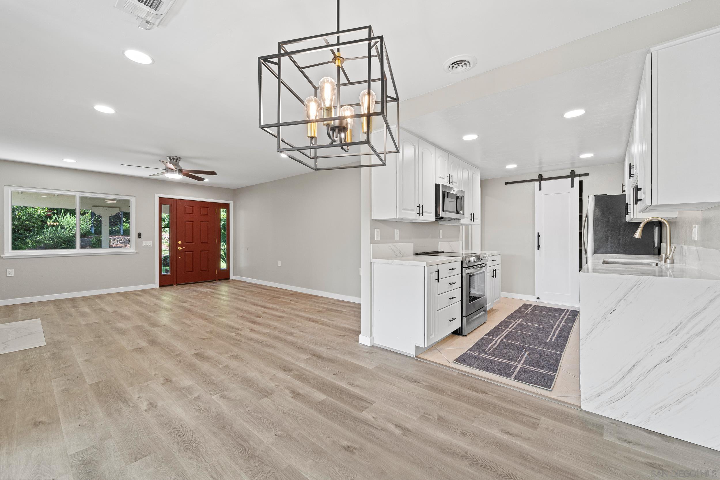 Detail Gallery Image 5 of 35 For 12424  Rios Road, San Diego,  CA 92128 - 2 Beds | 2 Baths