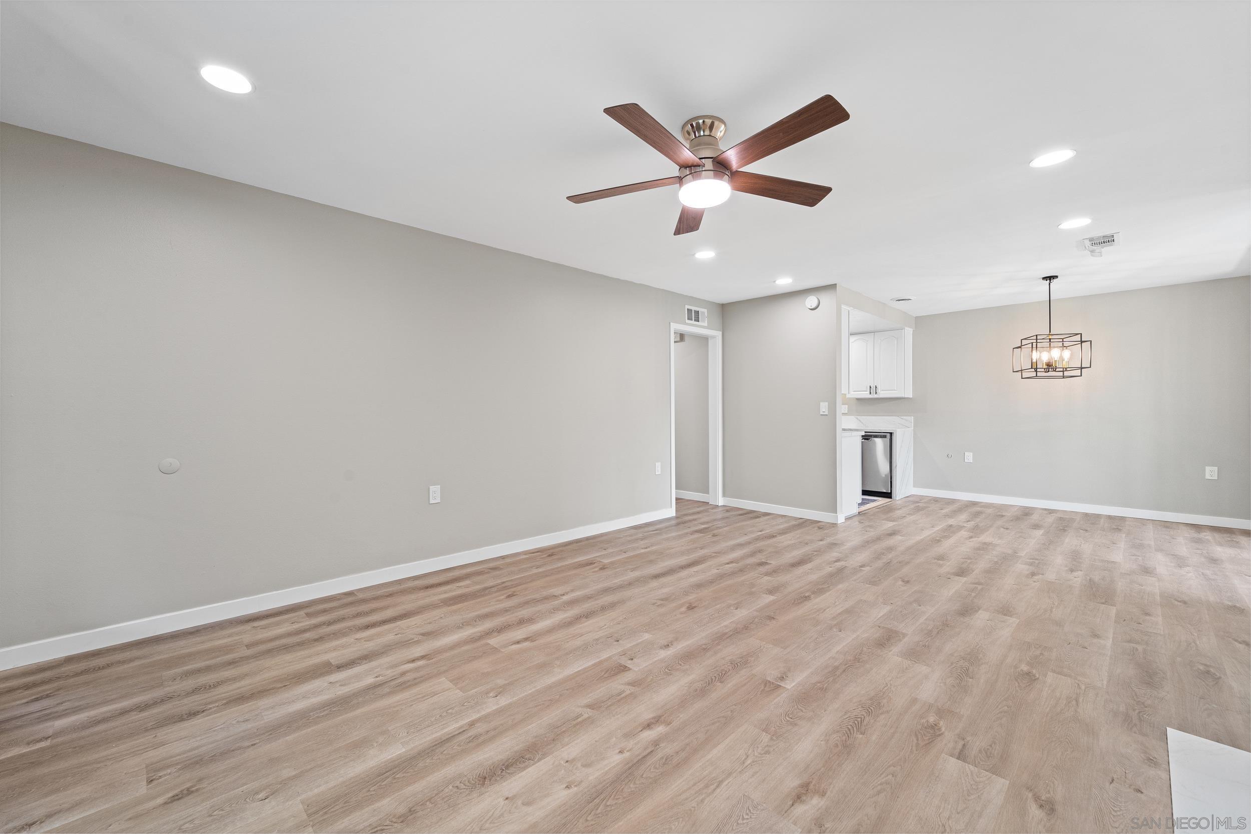 Detail Gallery Image 6 of 35 For 12424  Rios Road, San Diego,  CA 92128 - 2 Beds | 2 Baths