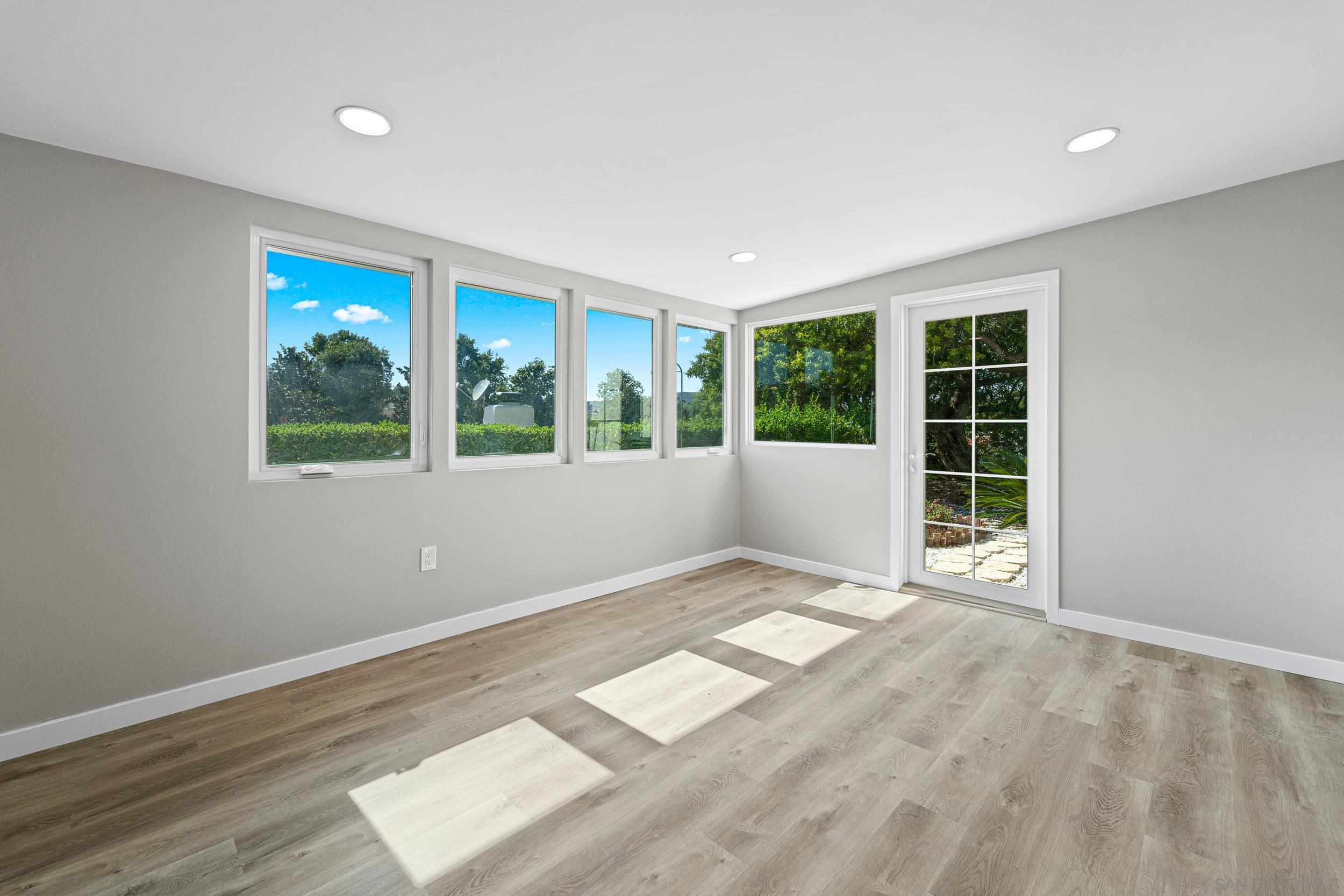 Detail Gallery Image 9 of 35 For 12424  Rios Road, San Diego,  CA 92128 - 2 Beds | 2 Baths