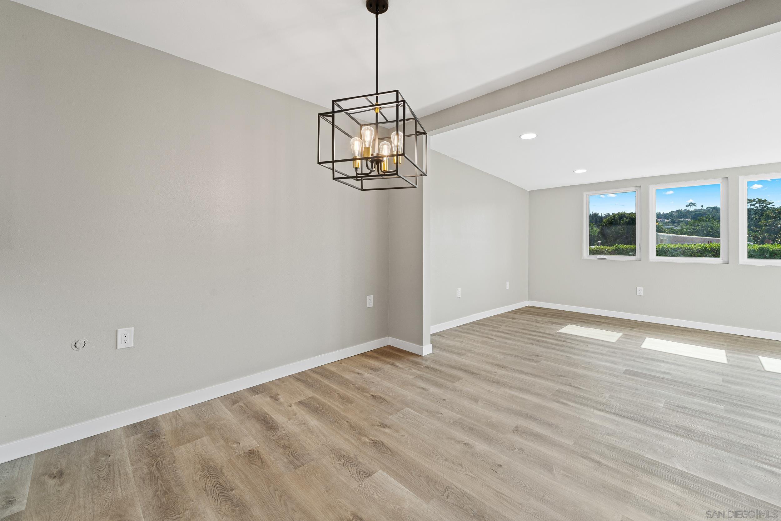 Detail Gallery Image 10 of 35 For 12424  Rios Road, San Diego,  CA 92128 - 2 Beds | 2 Baths