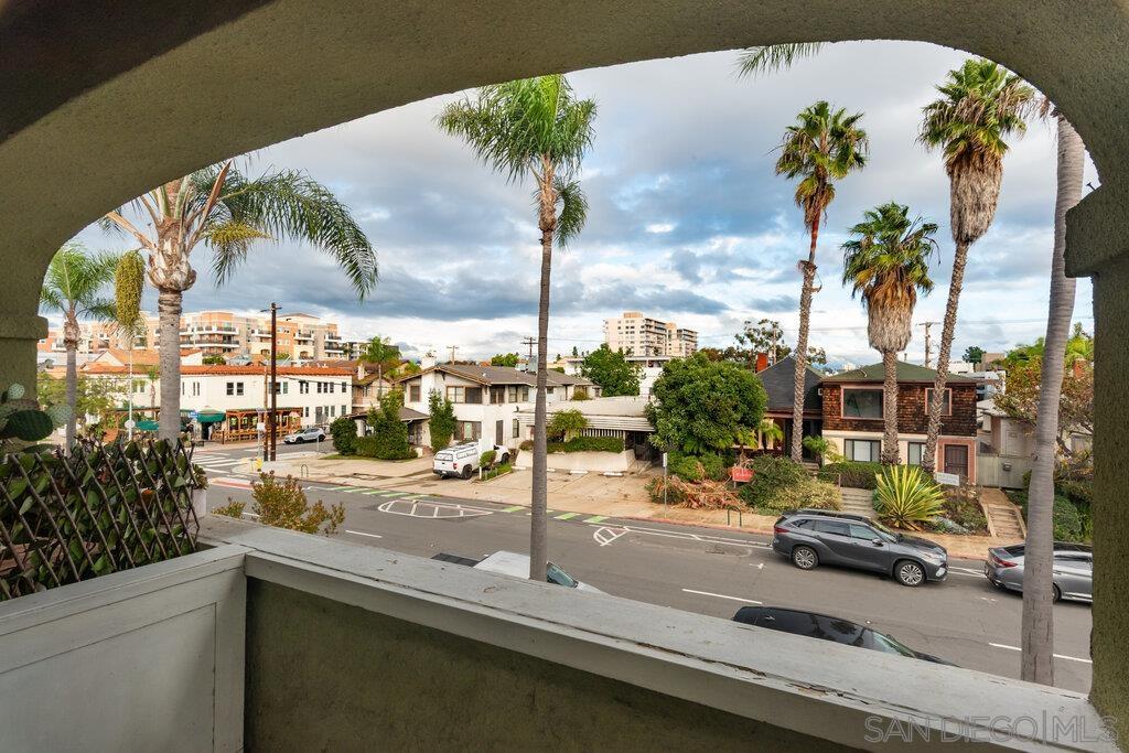 Detail Gallery Image 9 of 45 For 3574  4th Ave. (-80), San Diego,  CA 92103 - – Beds | – Baths