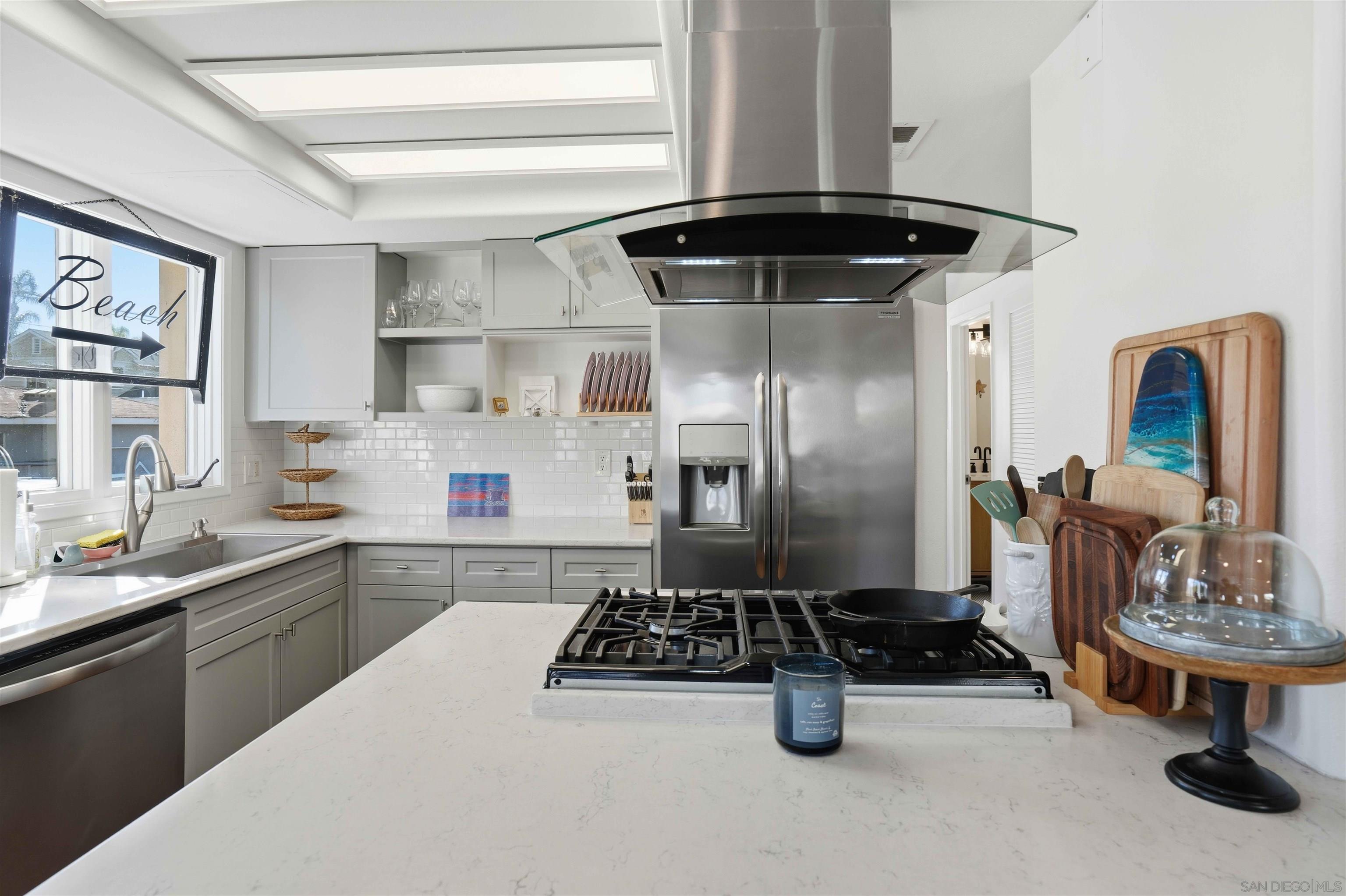 Detail Gallery Image 17 of 51 For 1210  7th Street, Coronado,  CA 92118 - 3 Beds | 3 Baths